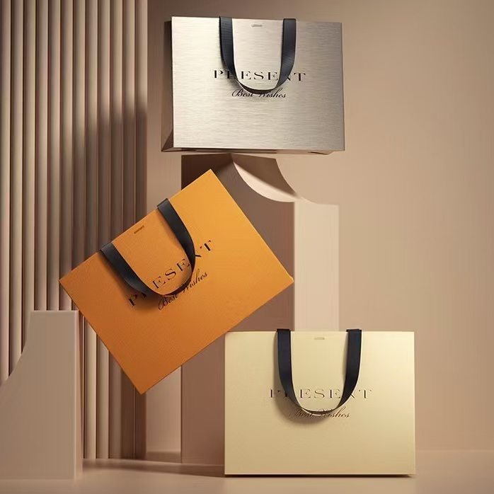 Factory wholesale reusable bags, customized luxury printed paper bags, gift bags with handles, shopping packaging with your own logo